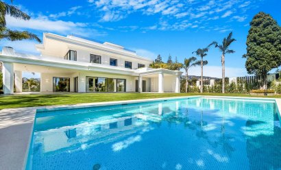 Obra nueva - Villa -
Marbella