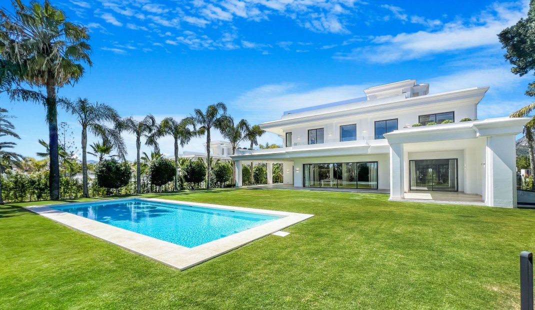 Obra nueva - Villa -
Marbella