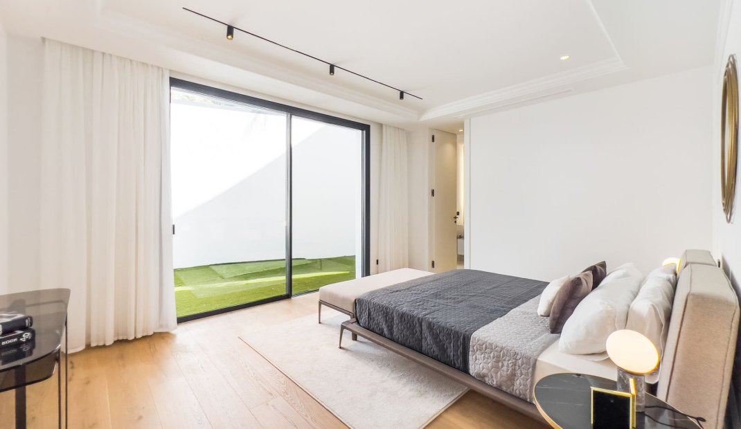 Obra nueva - Villa -
Marbella