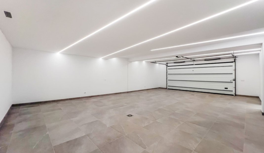 Obra nueva - Villa -
Marbella