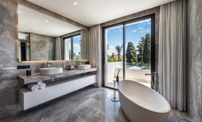 Obra nueva - Villa -
Marbella