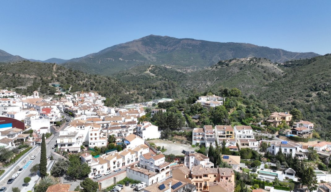 Obra nueva - Apartamento -
Benahavís