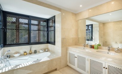 New Build - Villa -
Benahavís