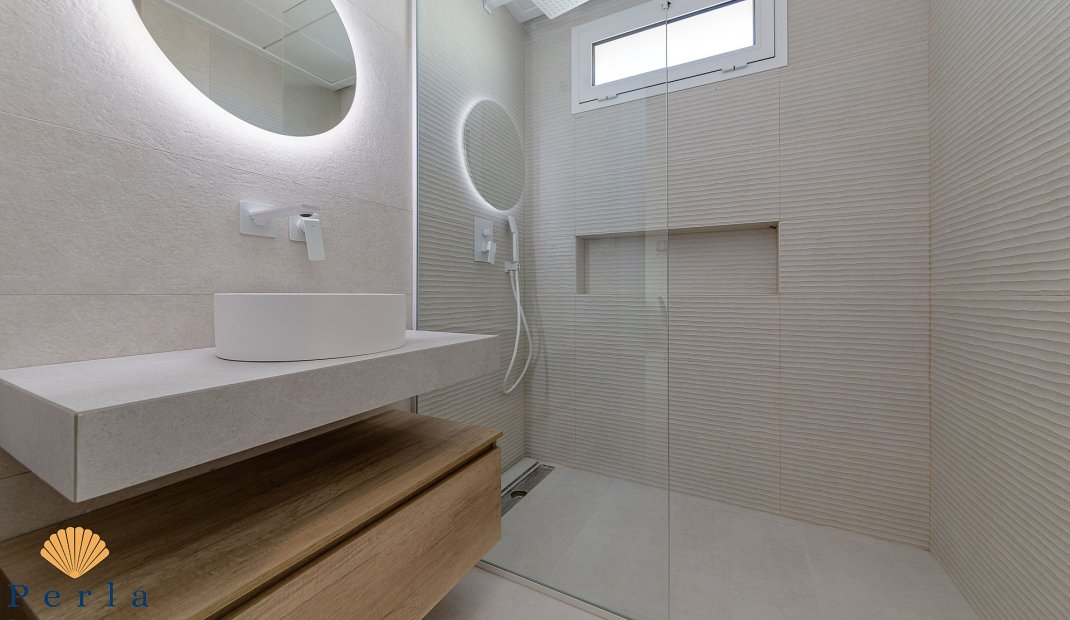 Obra nueva - Apartamento -
El Raso