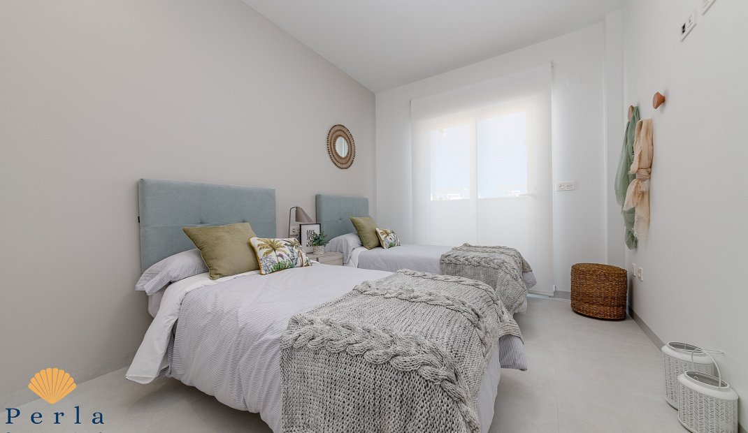 Obra nueva - Apartamento -
El Raso
