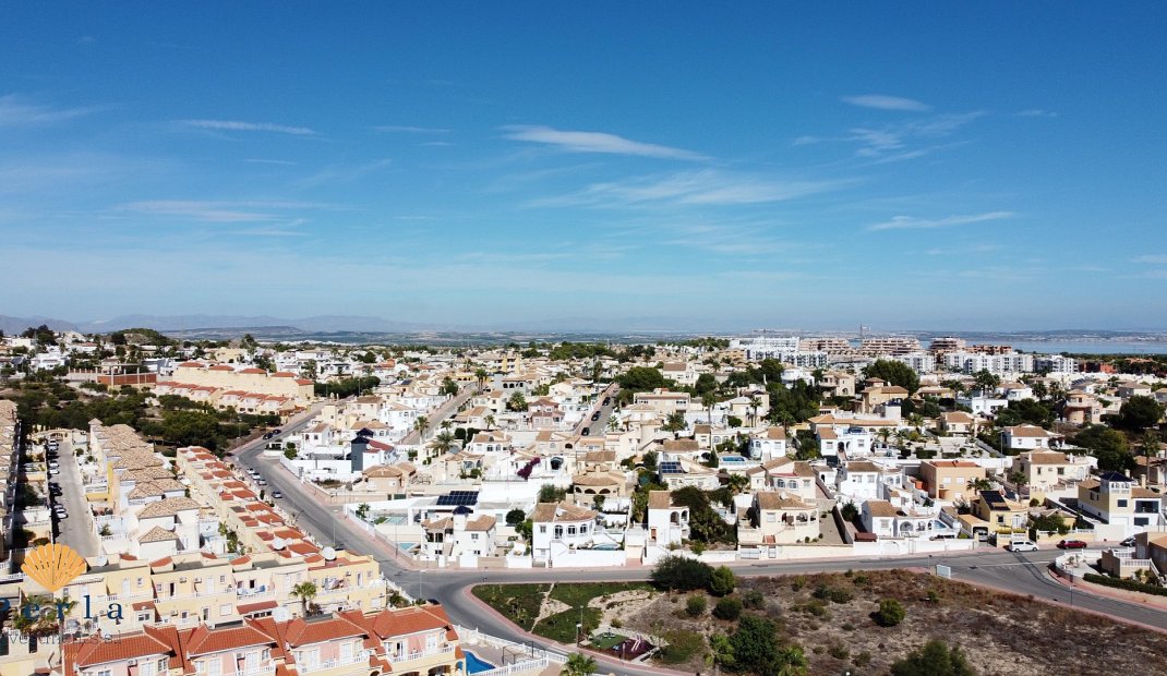 Obra nueva - Apartamento -
Las Filipinas