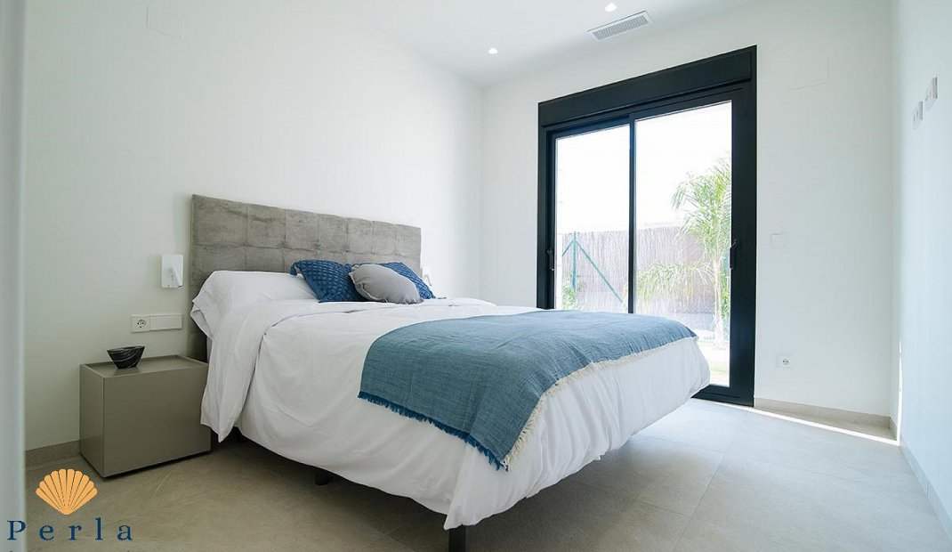 Obra nueva - Villa -
Los Montesinos