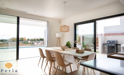 Obra nueva - Villa -
Los Montesinos