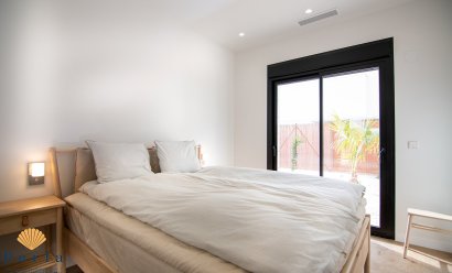 Obra nueva - Villa -
Los Montesinos