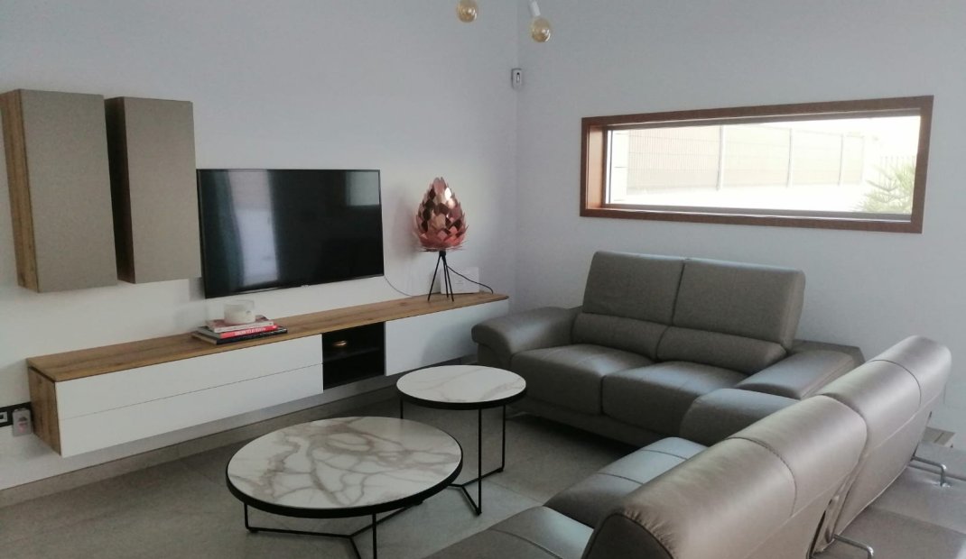 Resale - Villa -
El Raso