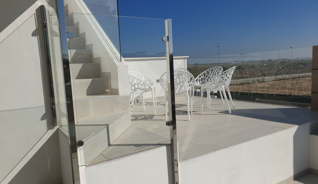 Resale - Villa -
El Raso