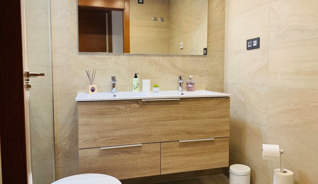 Resale - Villa -
El Raso