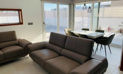 Resale - Villa -
El Raso