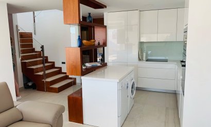 Resale - Villa -
El Raso