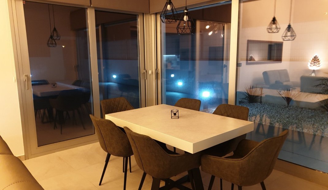 Resale - Villa -
El Raso