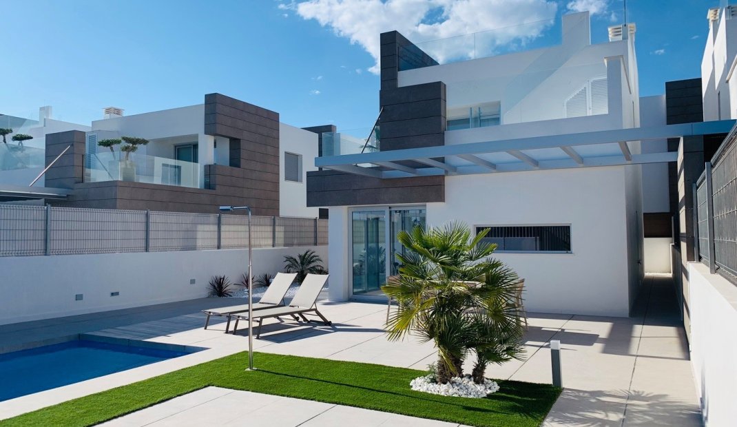 Resale - Villa -
El Raso