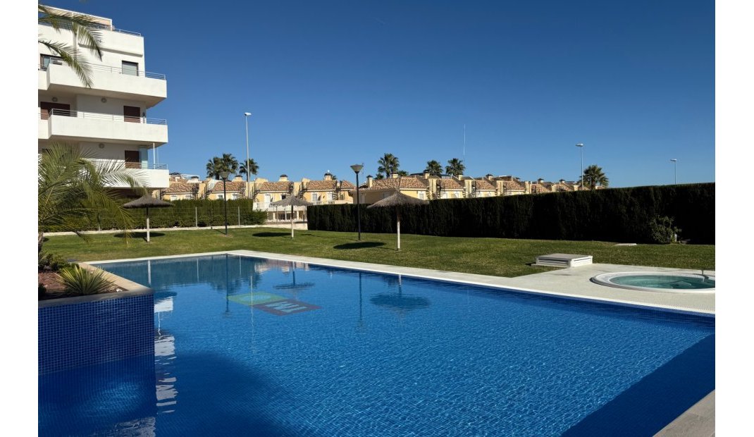 Resale - Apartment -
Lomas de Cabo Roig