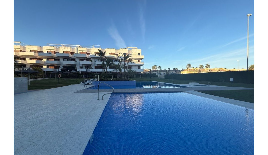 Resale - Apartment -
Lomas de Cabo Roig